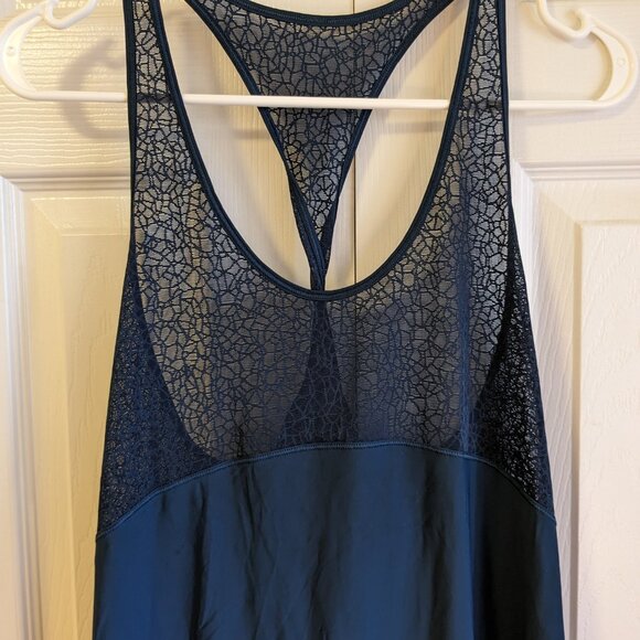 Lululemon Women’s Naval Blue Twist Train Singlet Tank Top Lace M/L Activewear - Picture 5 of 9